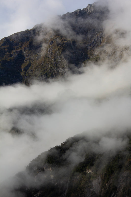 5.8 NZ, Milford Sound; Mountain with cloud