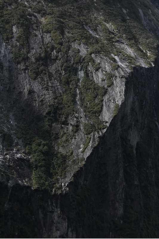 5.4 NZ, Milford Sound; Faceted Mountain Face